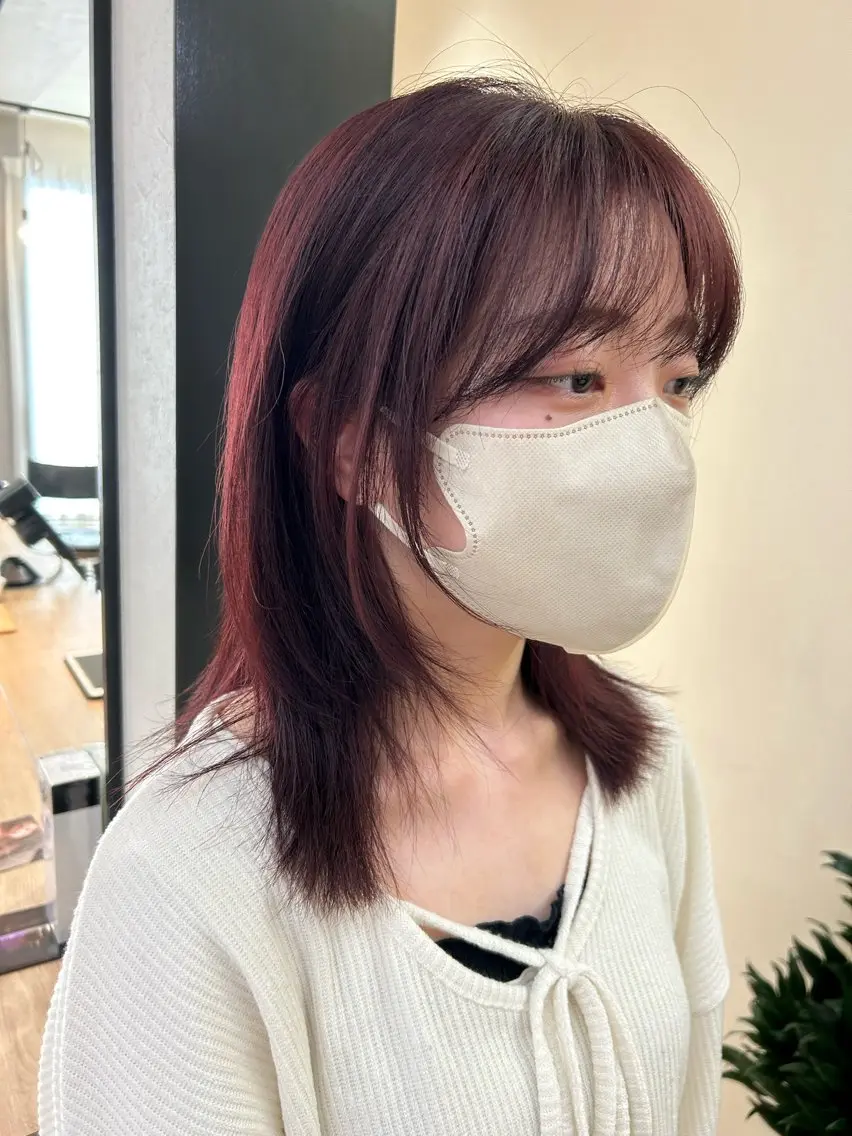 ミディアム カラー ブリーチ カシス レッドカラー カット ヘアカラー トリートメント hubhair レイヤー/透明感のヘアスタイル