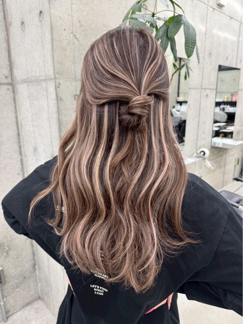 ロング カラー ブリーチ ハイライトカラー ハイトーンカラー ハイライト カット ヘアカラー 髙木 利央のヘアスタイル