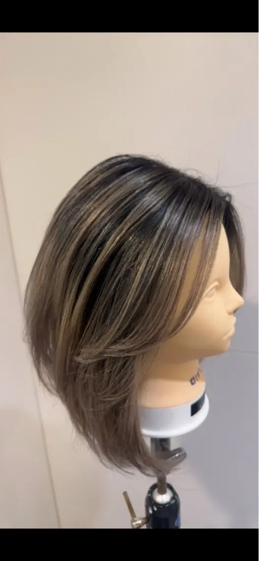 セミロング レイヤーカット 北村 勇樹のヘアスタイル