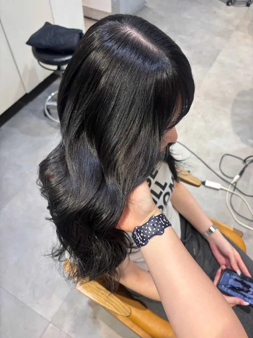 セミロング ヘアカラー トリートメント roka ʜᴀʀᴜᴋᴀのヘアスタイル
