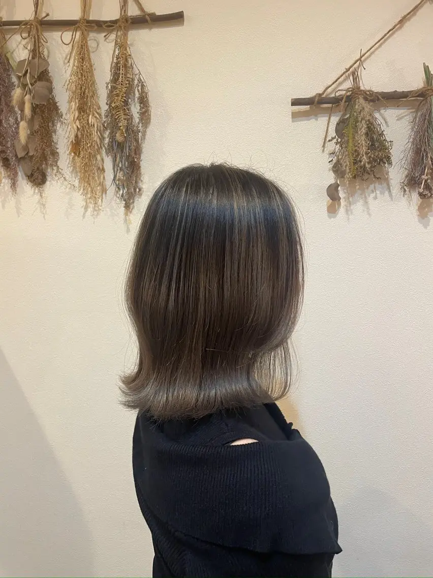 セミロング カラー バレイヤージュ グレージュ レイヤーカット 中村 樹菜のヘアスタイル