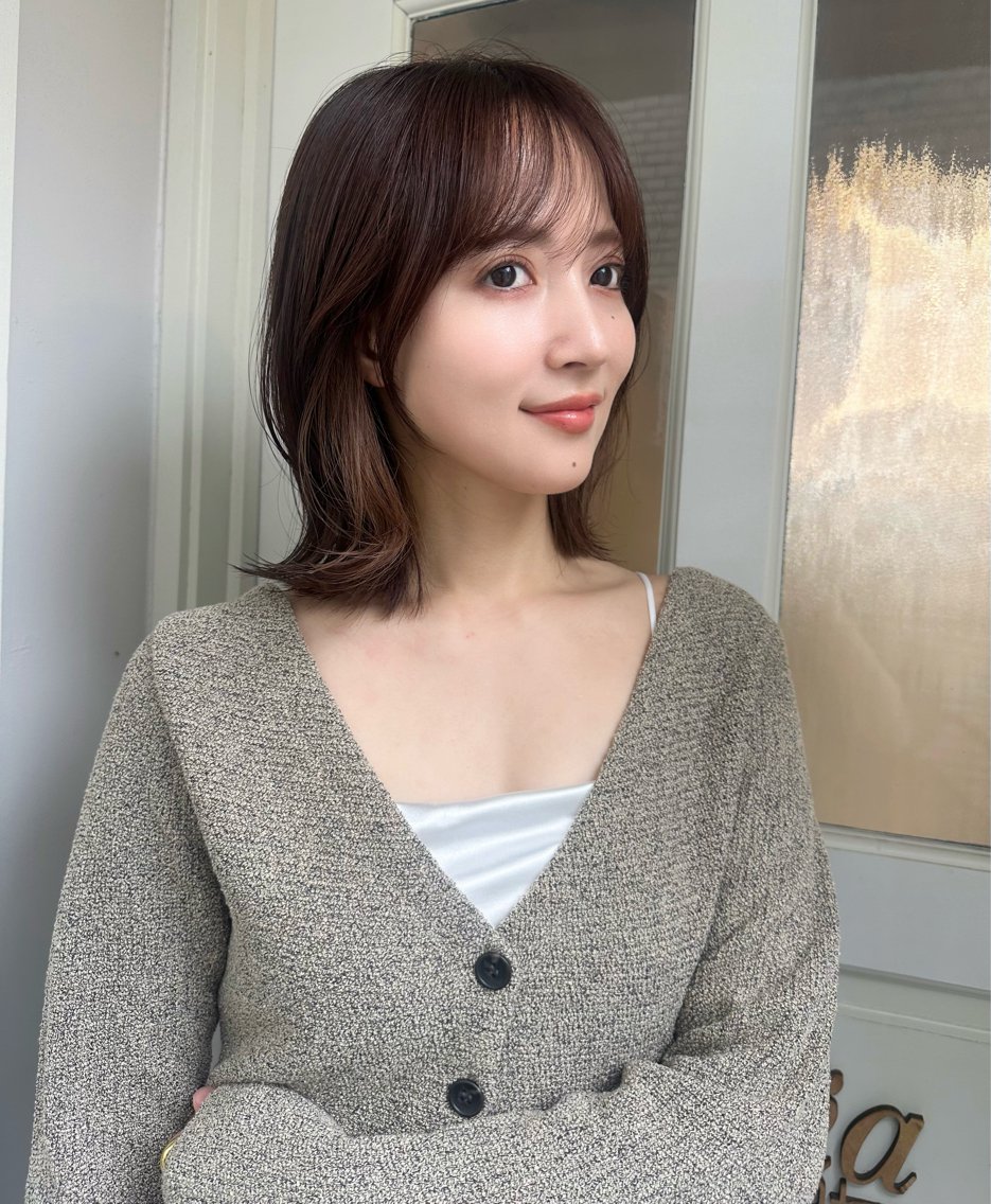 ミディアム 外ハネヘア 鎌倉 彩のヘアスタイル