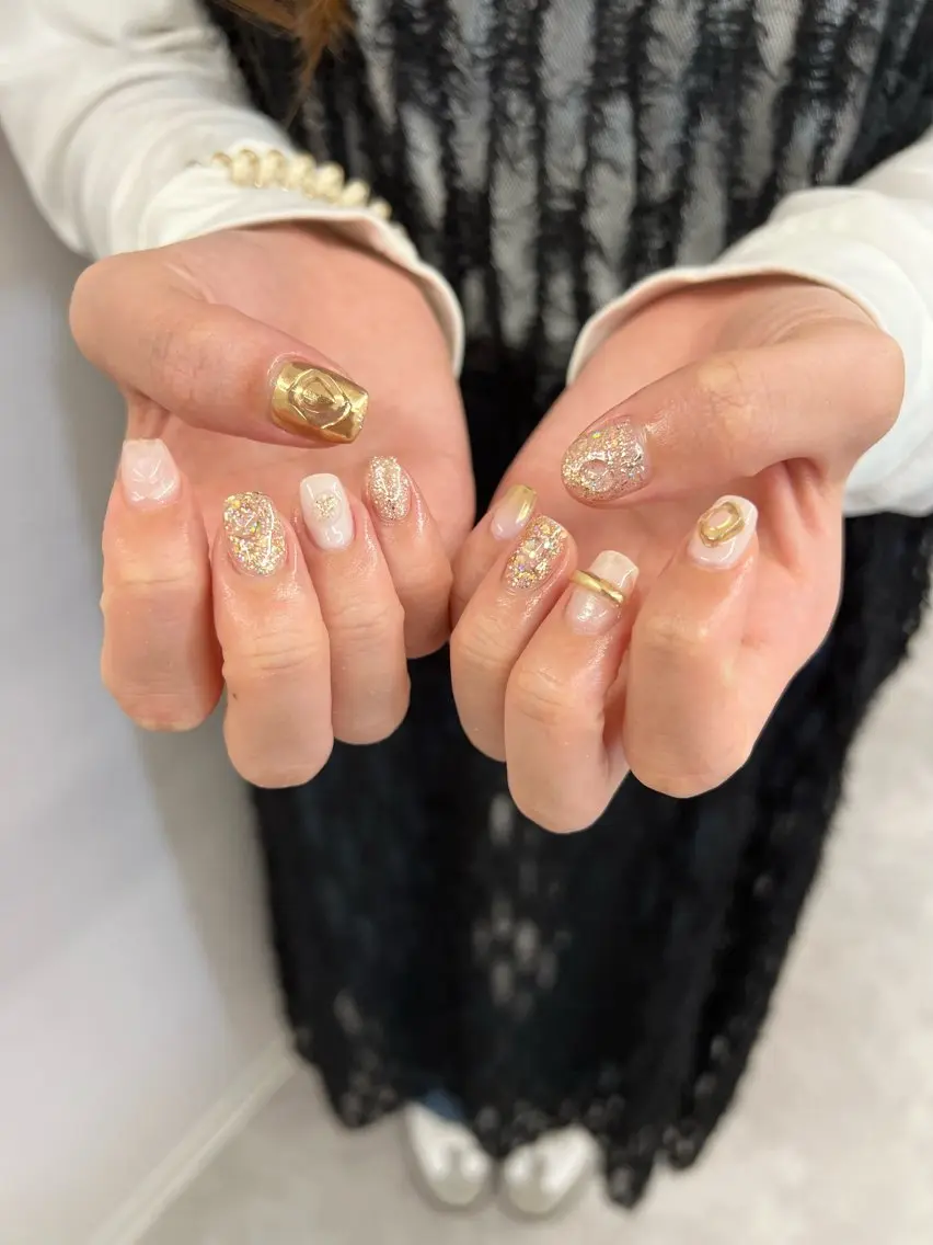 ネイル クリアネイル ジェルネイル ゴールド ラメ(グリッター) ニュアンスネイル ハンドネイル ハンドケア Bana_ Nailのネイルデザイン