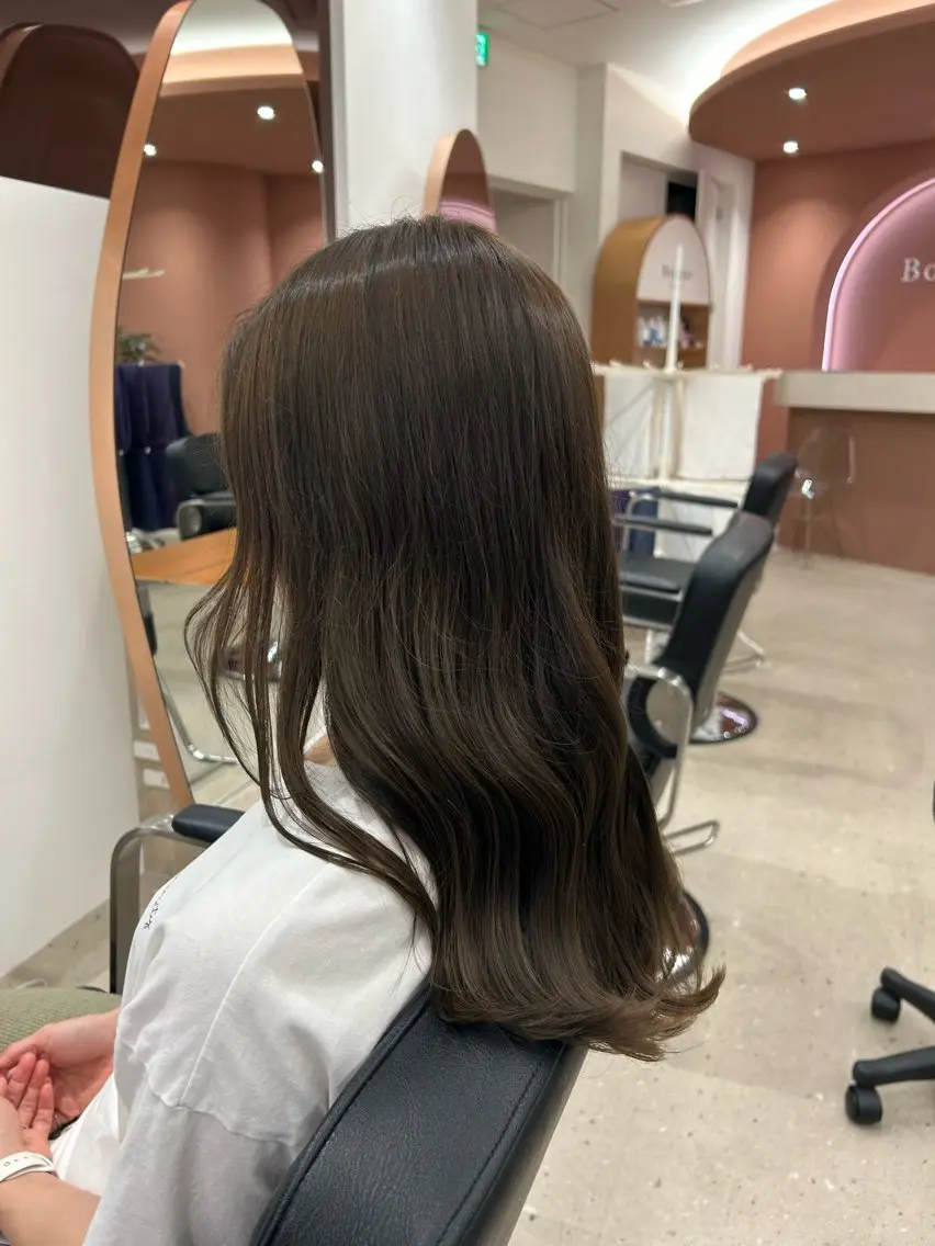 ロング カラー グレージュ オリーブグレージュ オリーブグレー 山田 来留未のヘアスタイル