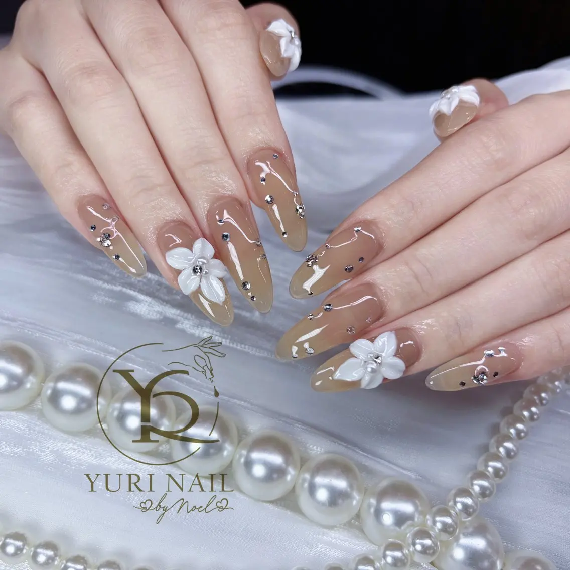 ネイル ハンドネイル フットネイル ハンドケア YURI Nail NARITAのネイルデザイン