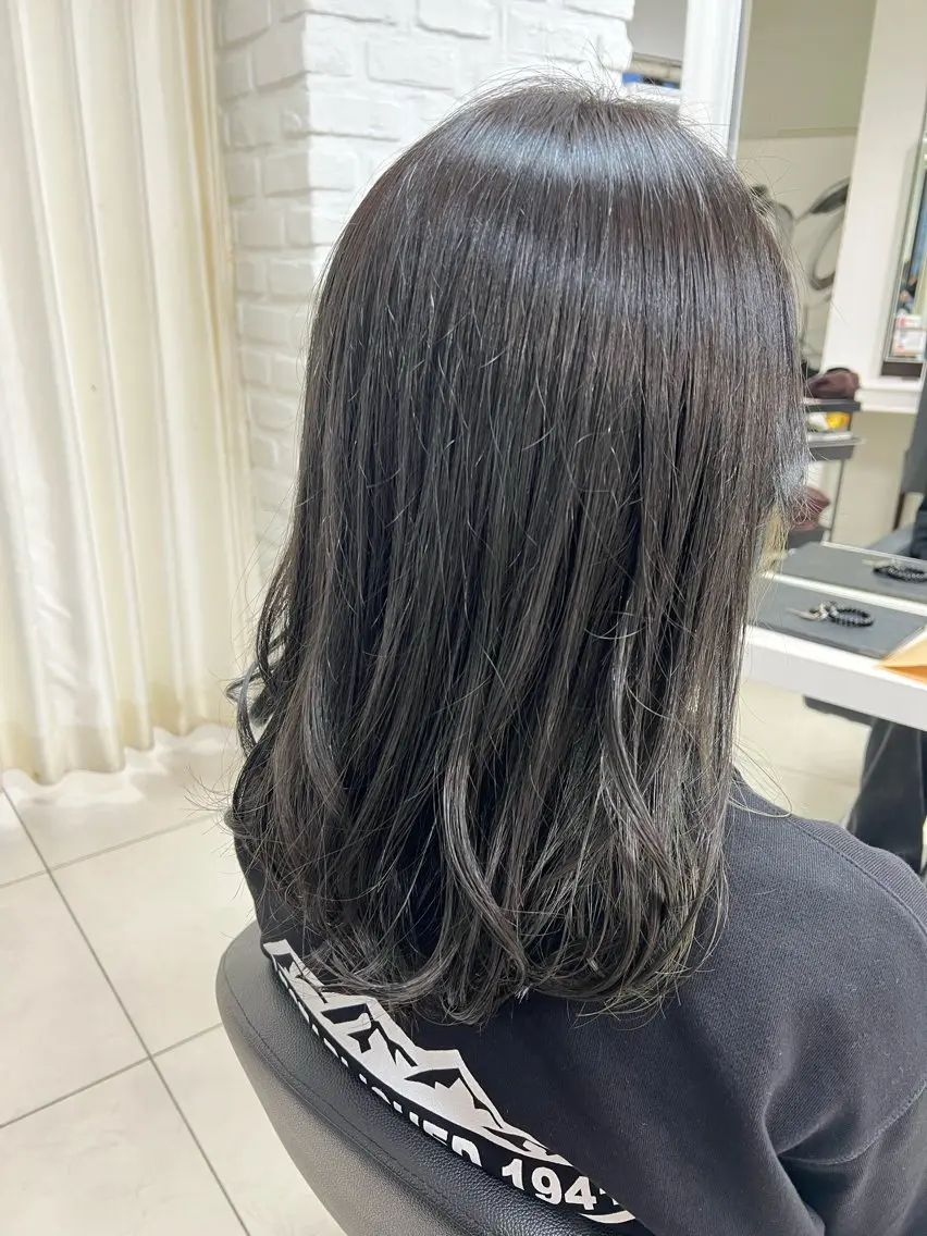 セミロング カラー アッシュ 透明感カラー カット ヘアカラー 【暖色カラー特化】 中山由梨のヘアスタイル