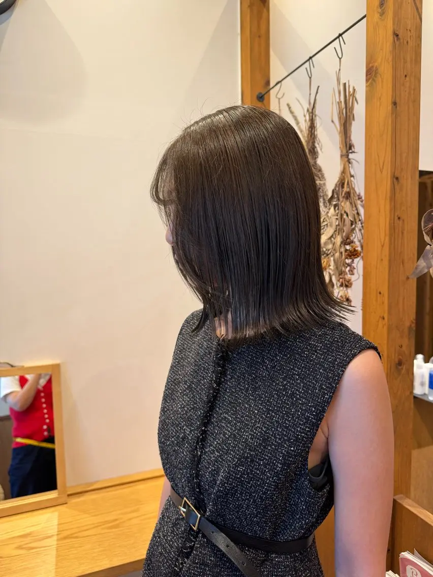 ショート カラー グレージュ オリーブグレージュ オリーブグレー カット ヘアカラー トリートメント ENIF 大島 芽生のヘアスタイル