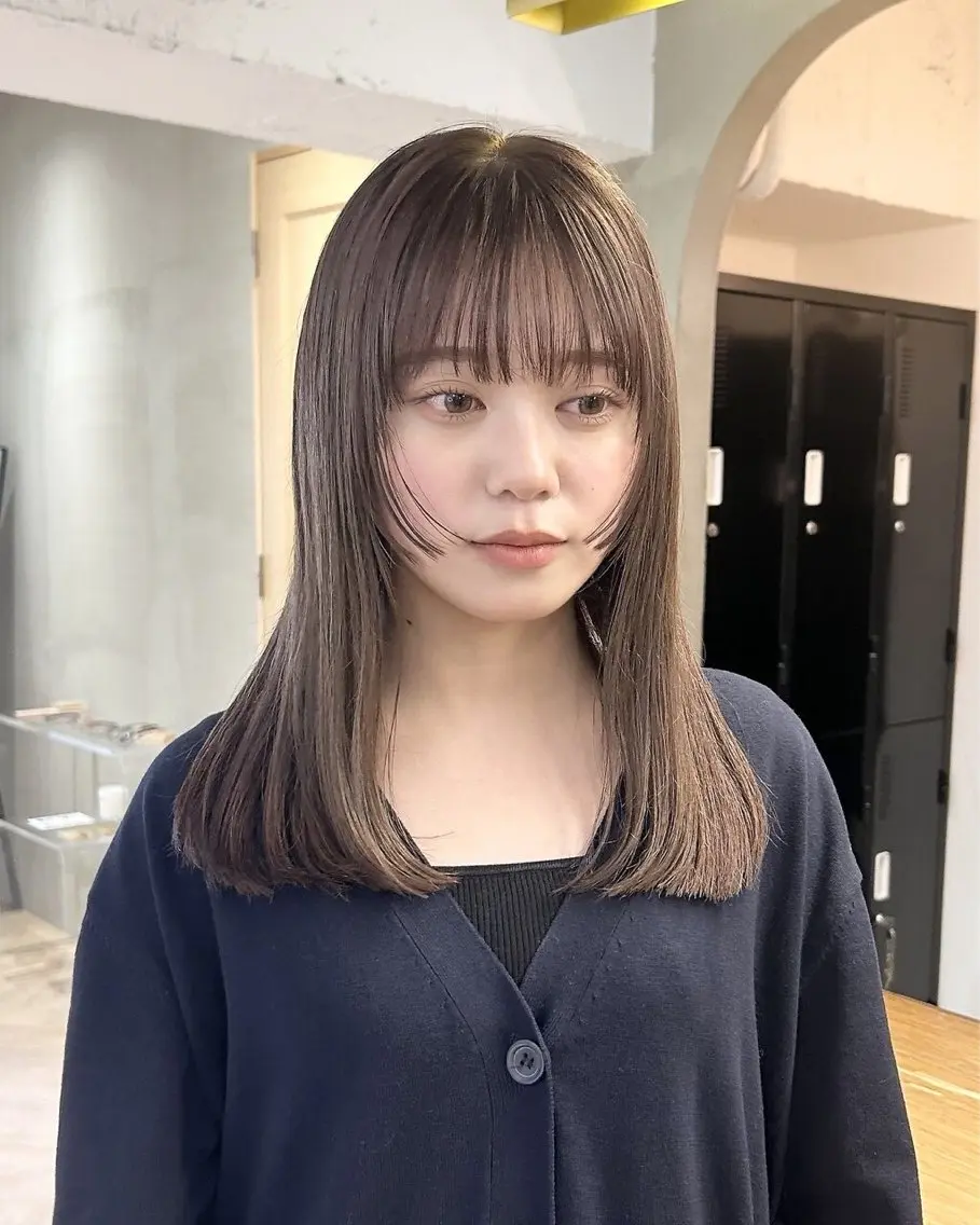 セミロング 顔まわりレイヤー レイヤーカット カット ヘアカラー トリートメント 似合わせレイヤー ＆縮毛矯正のヘアスタイル