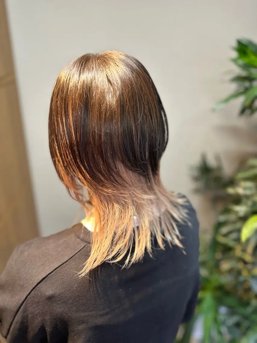 ミディアム カラー ベージュカラー インナーカラー ミルクティーベージュ ボブ ウルフカット arika オケシ　リョウダイのヘアスタイル