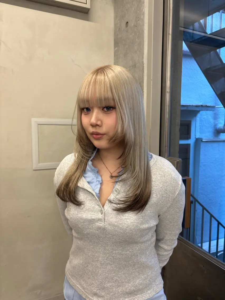 ロング カラー ベージュカラー ホワイトベージュ カット ヘアカラー トリートメント トレンドカラー🥣／ ヘアアレンジ✩.*˚のヘアスタイル