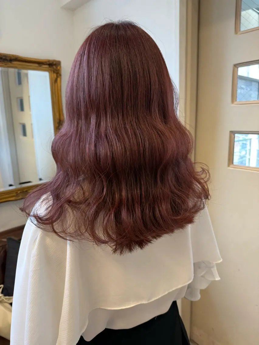 セミロング カラー ミルクティー× グレージュMOMOのヘアスタイル