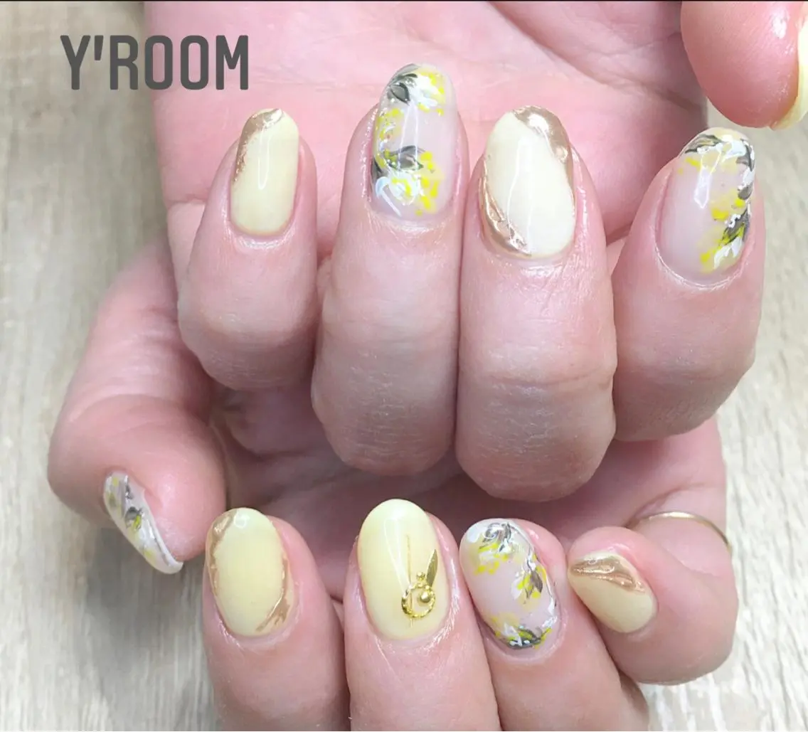 ネイル オーロラネイル フラッシュネイル ジェルネイル グラデーション 氷ネイル・うるうるネイル YUKA （ネイリスト）のネイルデザイン