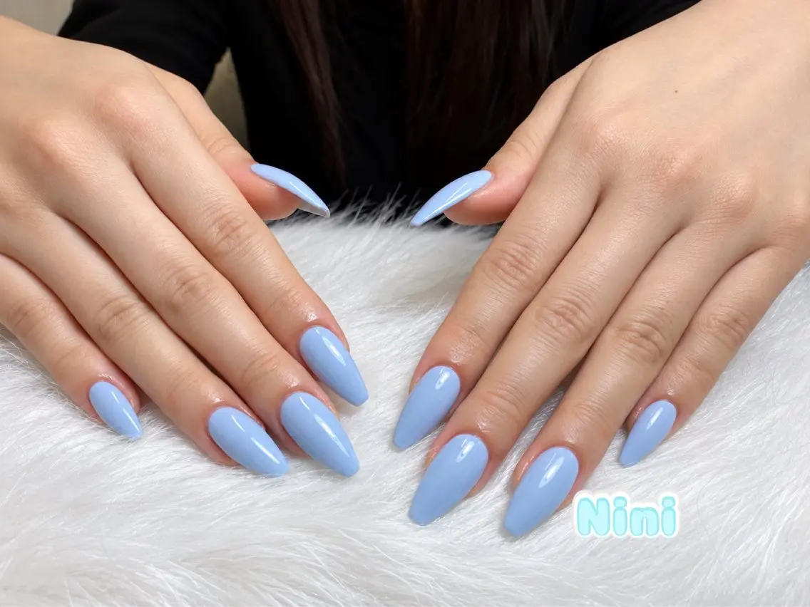ネイル ブルー ロングネイル ワンカラーネイル シンプルネイル ハンドネイル Nini 🎀のネイルデザイン