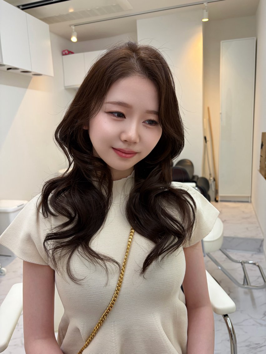 セミロング カラー グレージュ 韓国風ヘア レイヤーカット ワンホンヘア カット ヘアカラー トリートメント 韓国ヘア/レイヤー Lily Wongのヘアスタイル