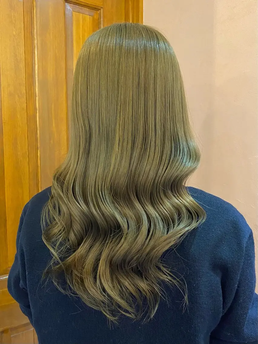 セミロング カラー ヘアカラー 透明感カラー/韓国 ヘア🩶yuri🩵のヘアスタイル