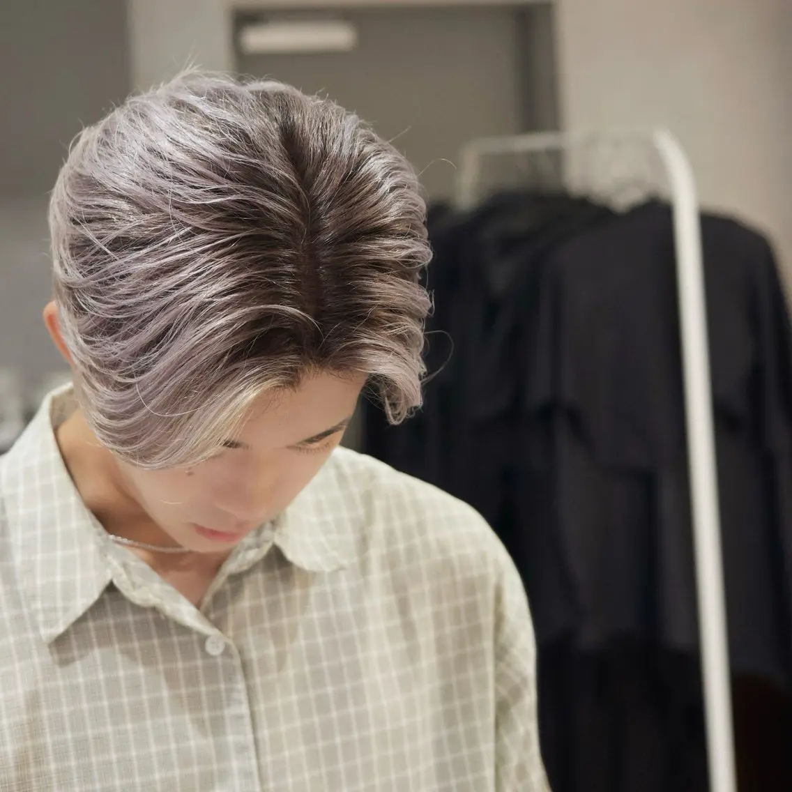 ミディアム カラー メンズ カット ヘアカラー トリートメント ヘアセット 🙀とーまぴ🌟渋谷 ハイトーンカラー🩵のヘアスタイル