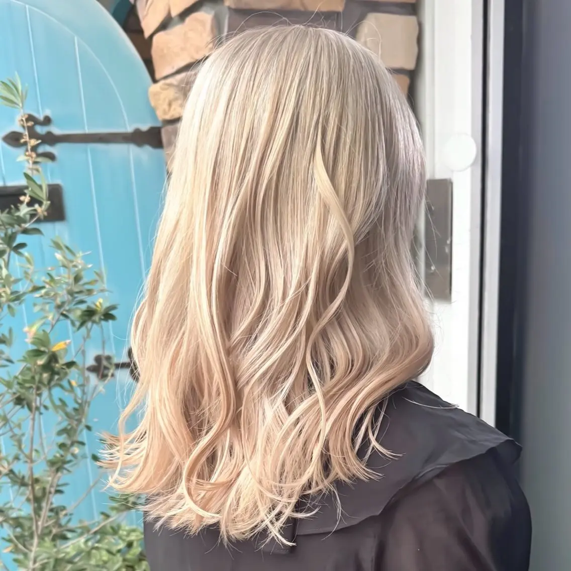 セミロング カラー ブリーチ/髪質改善 🎀オビツメイ🎀のヘアスタイル