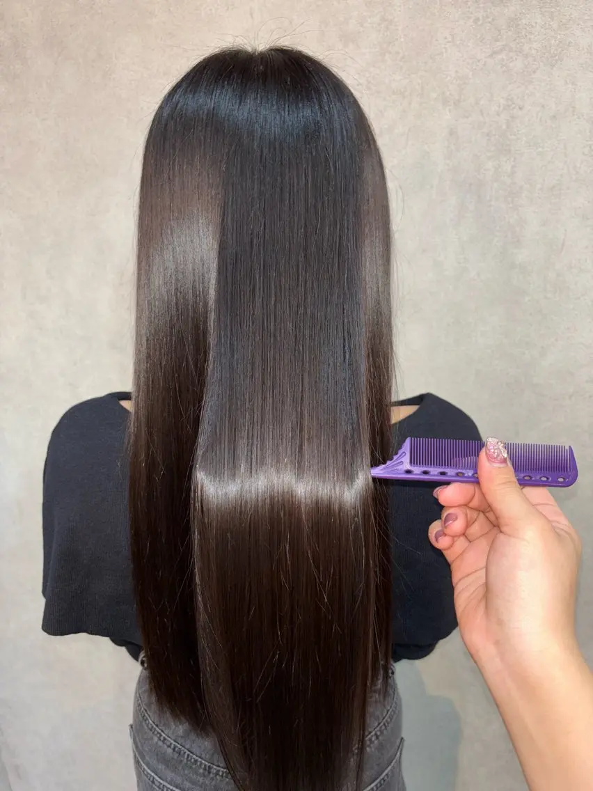 〖うねり広がりが気になる方へ〗カット+髪質改善美髪ストレート🫧トリートメント付の写真
