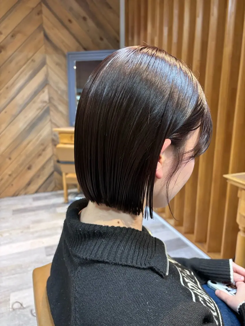 ショート ボブ カット 岡本樹一 🍁のヘアスタイル