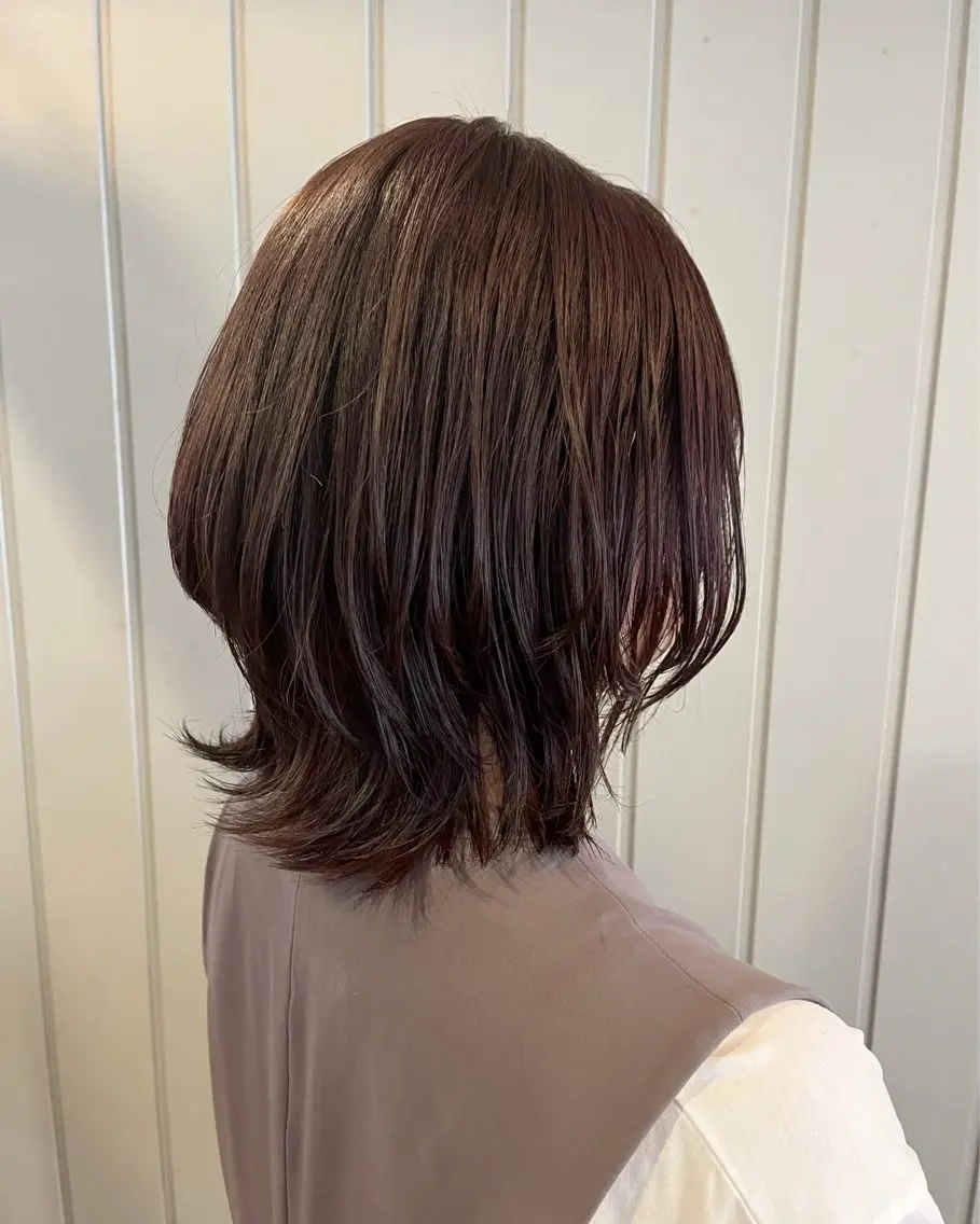 ミディアム ミディアムレイヤー ラベンダーブラウン パープルカラー レイヤーカット 外ハネヘア 田中 結月のヘアスタイル
