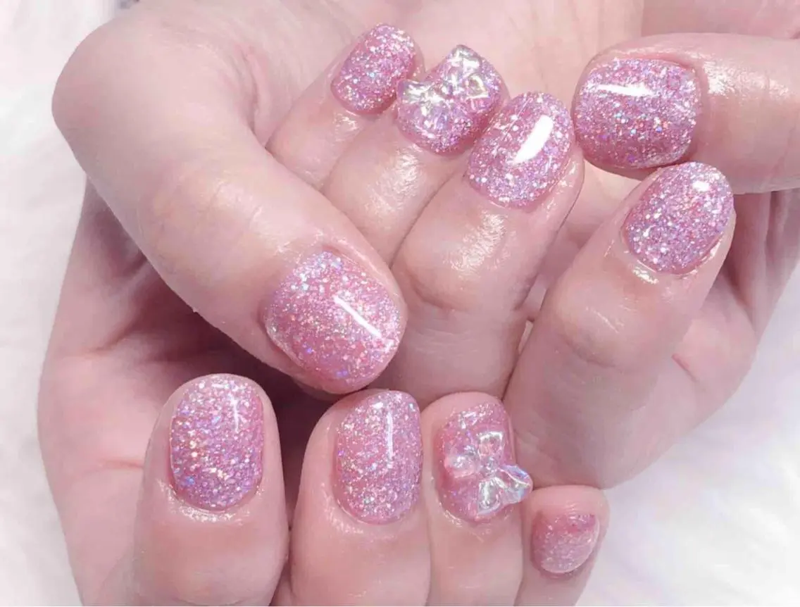 ネイル キラキラネイル ワンカラーネイル リボン MoonNail ユリ🌸のネイルデザイン