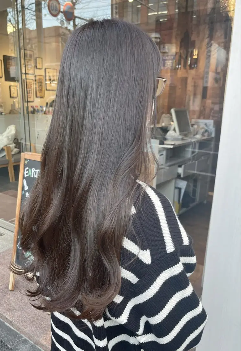 ロング カラー ベージュカラー フォギーベージュ ヘアカラー トリートメント レイヤーカット🌈 透明感カラー🌷ユリのヘアスタイル