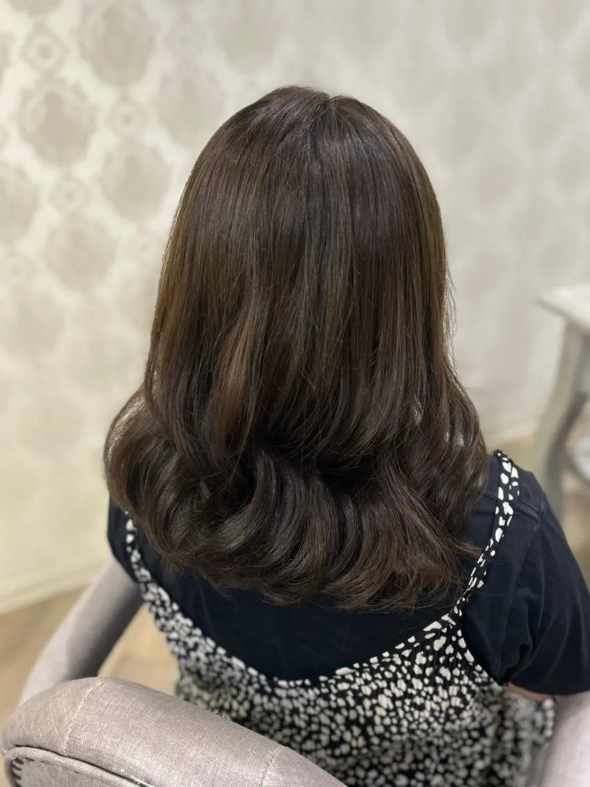 セミロング カラー アッシュ アッシュブラウン ブラウンカラー オレンジ さや𝜗𝜚 カラーモデルのヘアスタイル