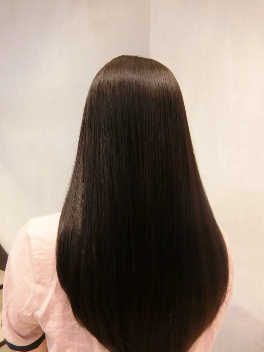 ロング iroha/ レイヤーカットモデルのヘアスタイル