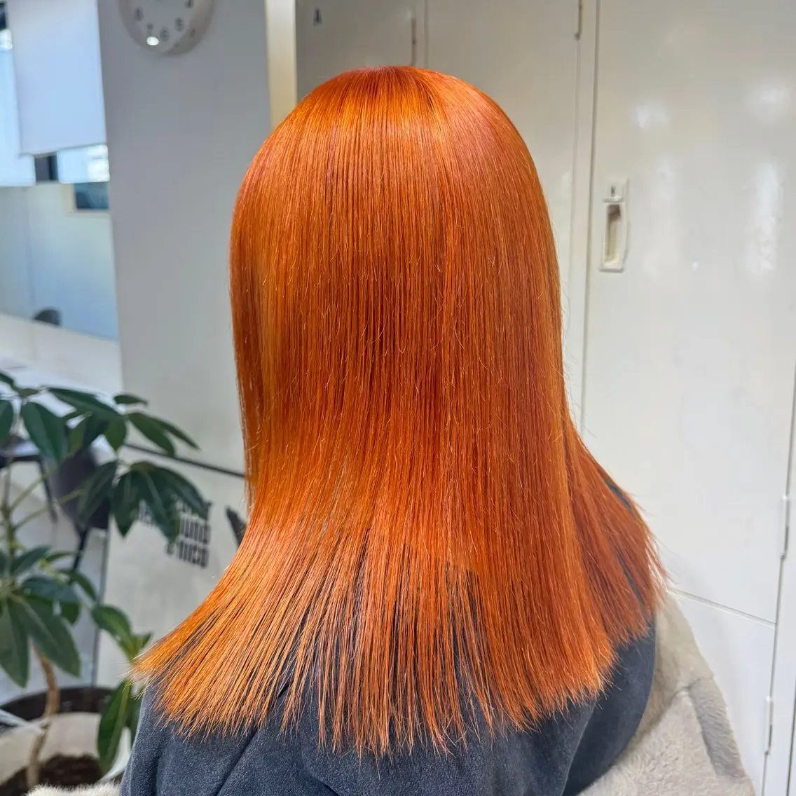 セミロング カット ヘアカラー トリートメント 艶髪ハイトーン× ボブ🥣アイネのヘアスタイル