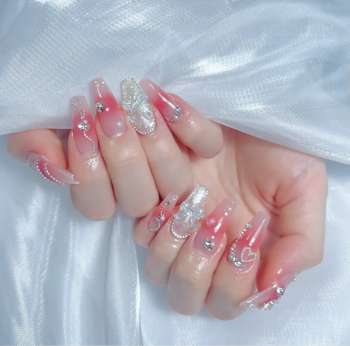 ネイル オーロラネイル クリアネイル フラッシュネイル ジェルネイル グラデーション ハンドネイル Amee Nail Salonのネイルデザイン