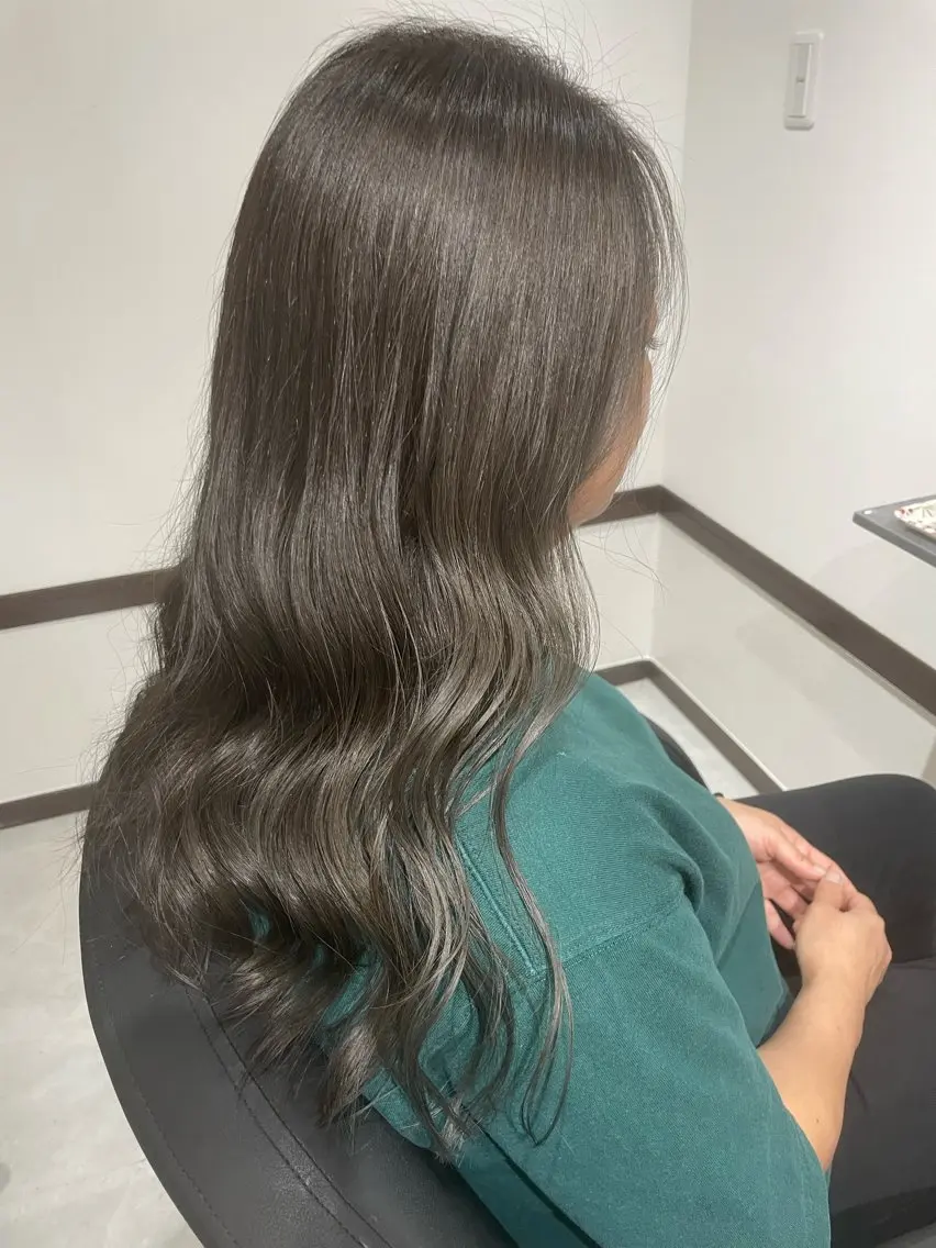 ロング カラー グレージュ カット ヘアカラー トリートメント 寺本 早希のヘアスタイル