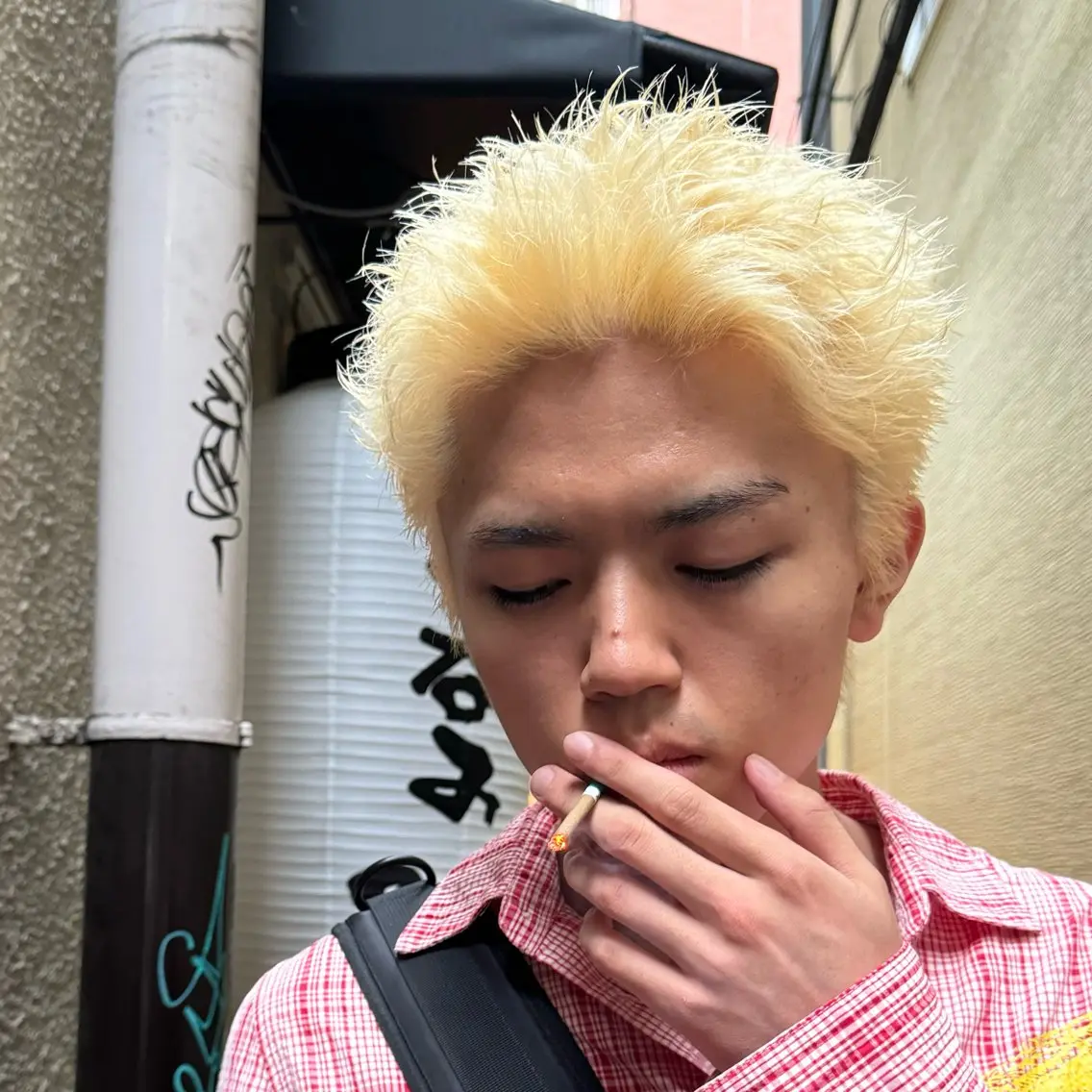 ショート カラー メンズ メンズブリーチ メンズハイトーン ブリーチ ハイトーンカラー カット ヘアカラー 安藤 晴大のヘアスタイル