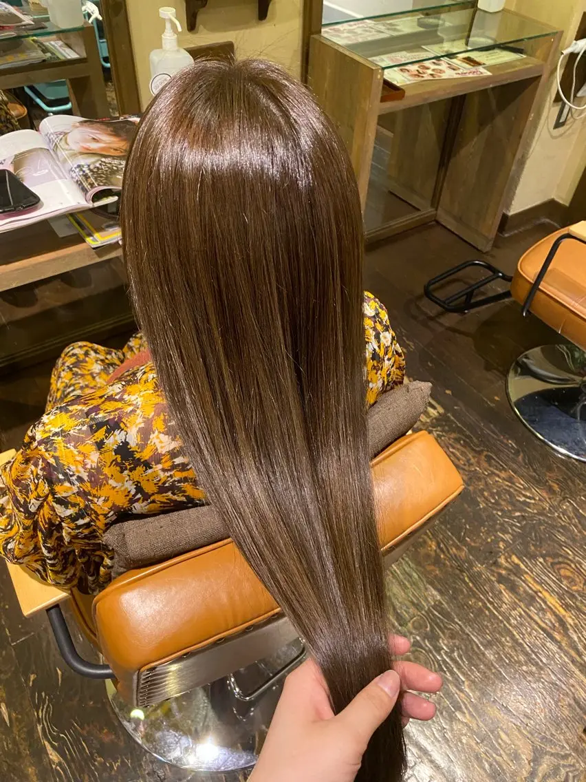 ロング カラー アッシュ ベージュカラー ブリーチ ブリーチなしカラー ヘアカラー トリートメント saya (サヤ)のヘアスタイル