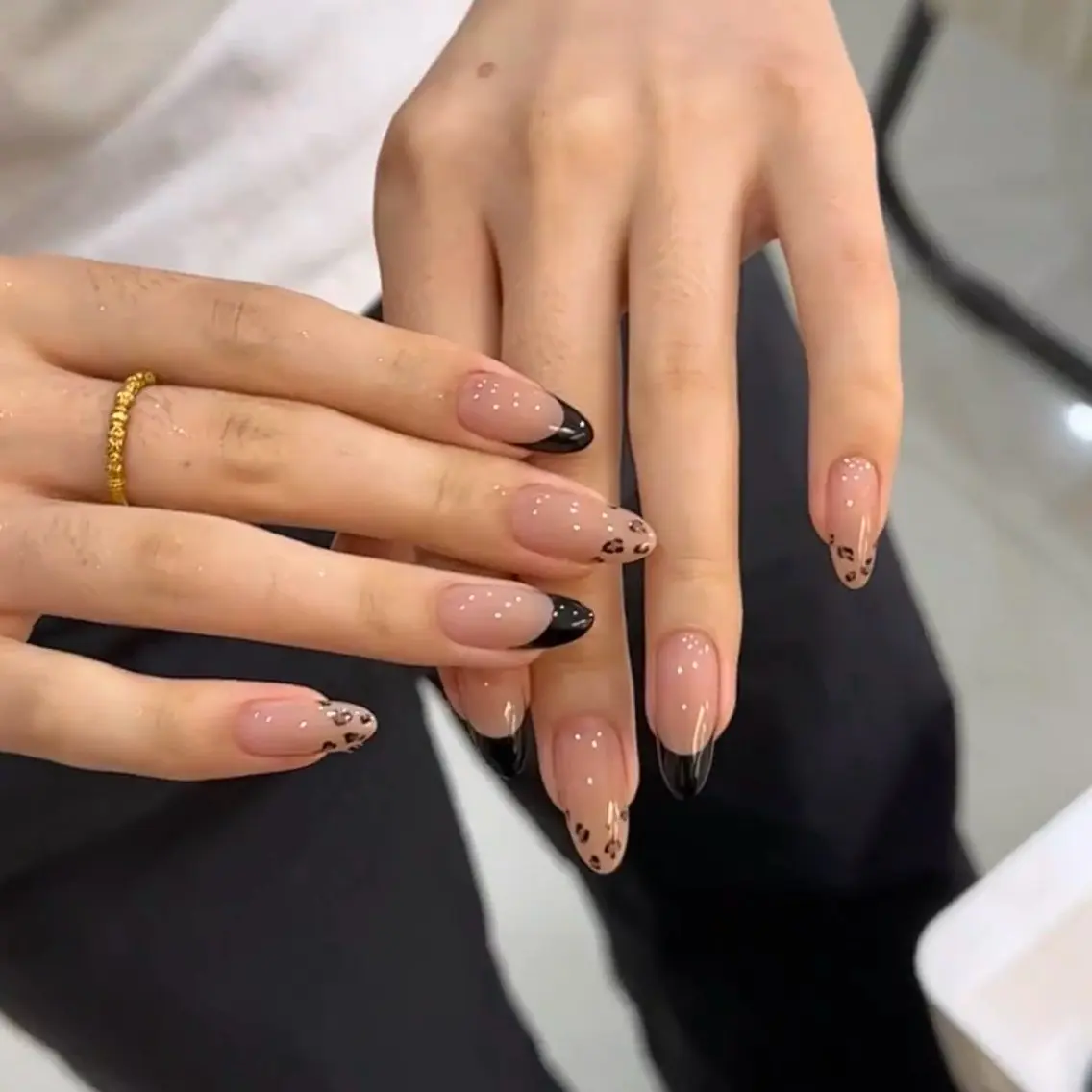 ネイル アートネイル オーロラネイル チークネイル フレンチネイル ガラスフレンチ 🎀YooLi Nail salonのネイルデザイン