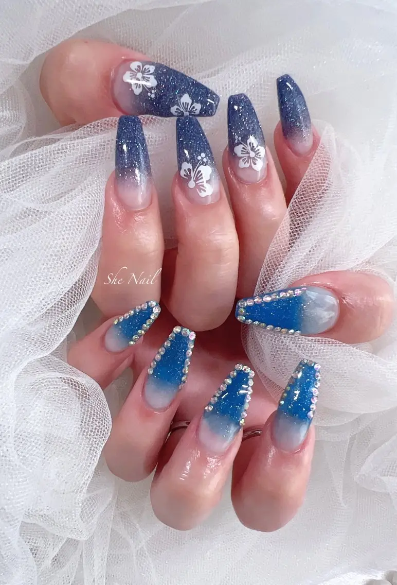 ネイル ブルー フラッシュネイル 夏ネイル ハンドネイル ISA_ BELLAのネイルデザイン