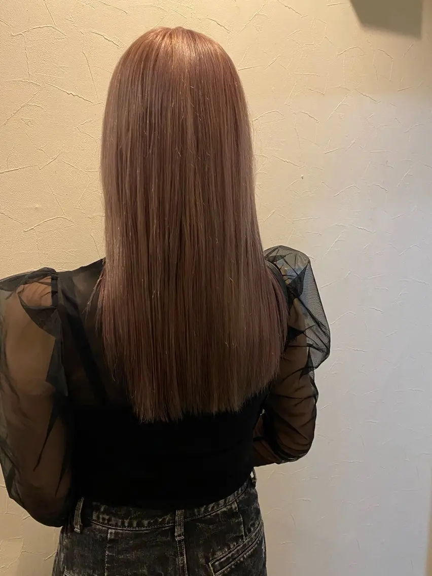 カラー ベージュカラー ブリーチ ピンクカラー ピンクベージュ 黒木 千晴のヘアスタイル