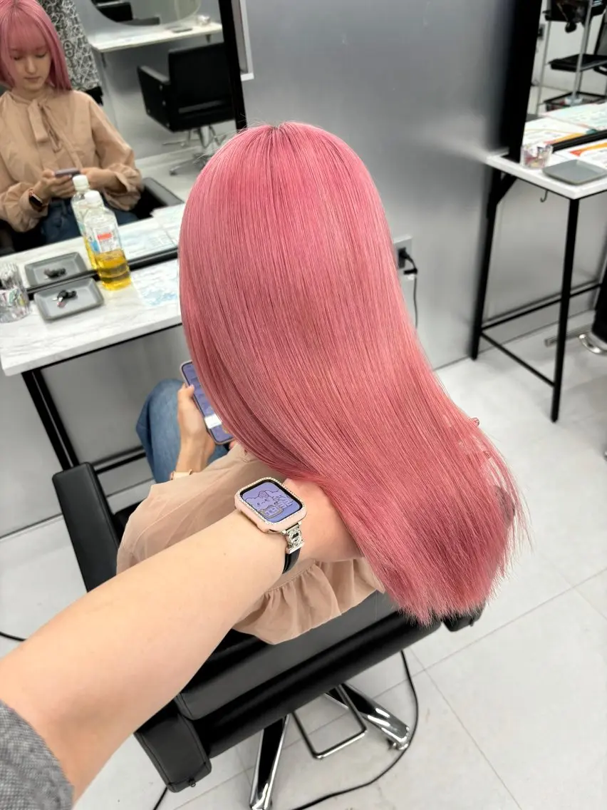 セミロング カラー ヘアカラー ガーリーヘア 🎀 Rika 🫧のヘアスタイル