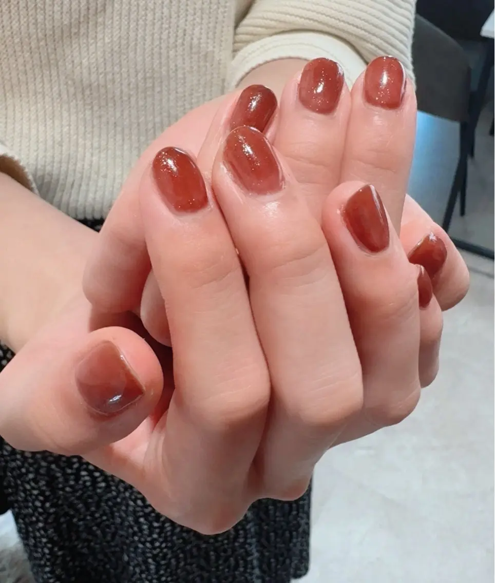 ネイル ブラウン ラメ(グリッター) 赤色 ハンドネイル 吉田 菜摘のネイルデザイン
