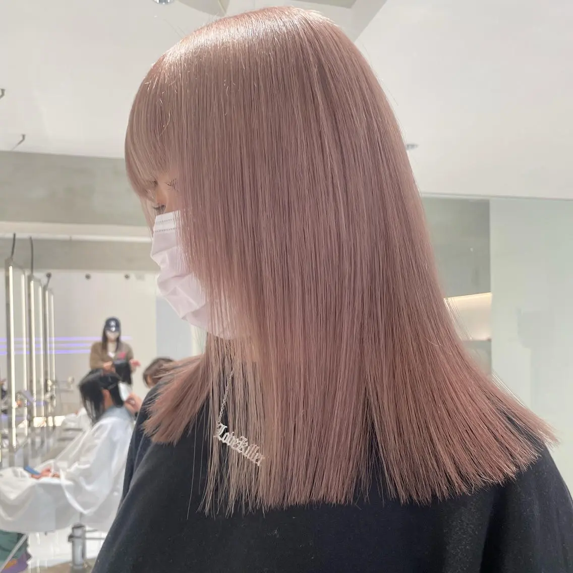 ミディアム カラー ベージュカラー ブリーチ ピンクカラー ピンクベージュ ヘアカラー D'na ディーナのヘアスタイル