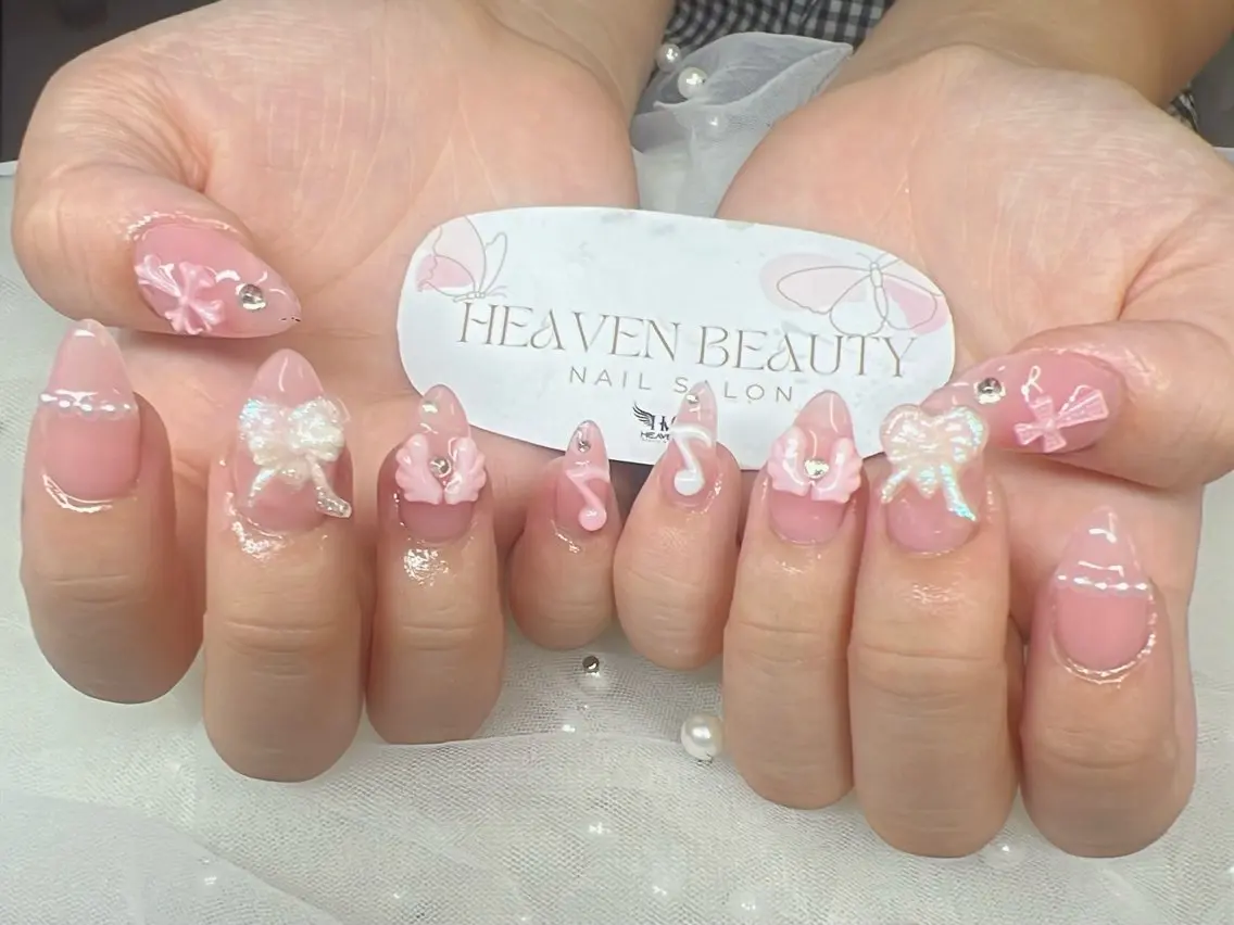 ミディアム ARI Heaven 池袋のネイルデザイン