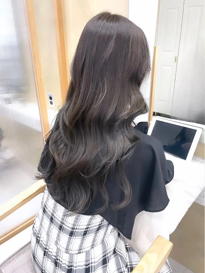 ロング カット ヘアカラー トリートメント fuwari 美白ショコラカラーのヘアスタイル