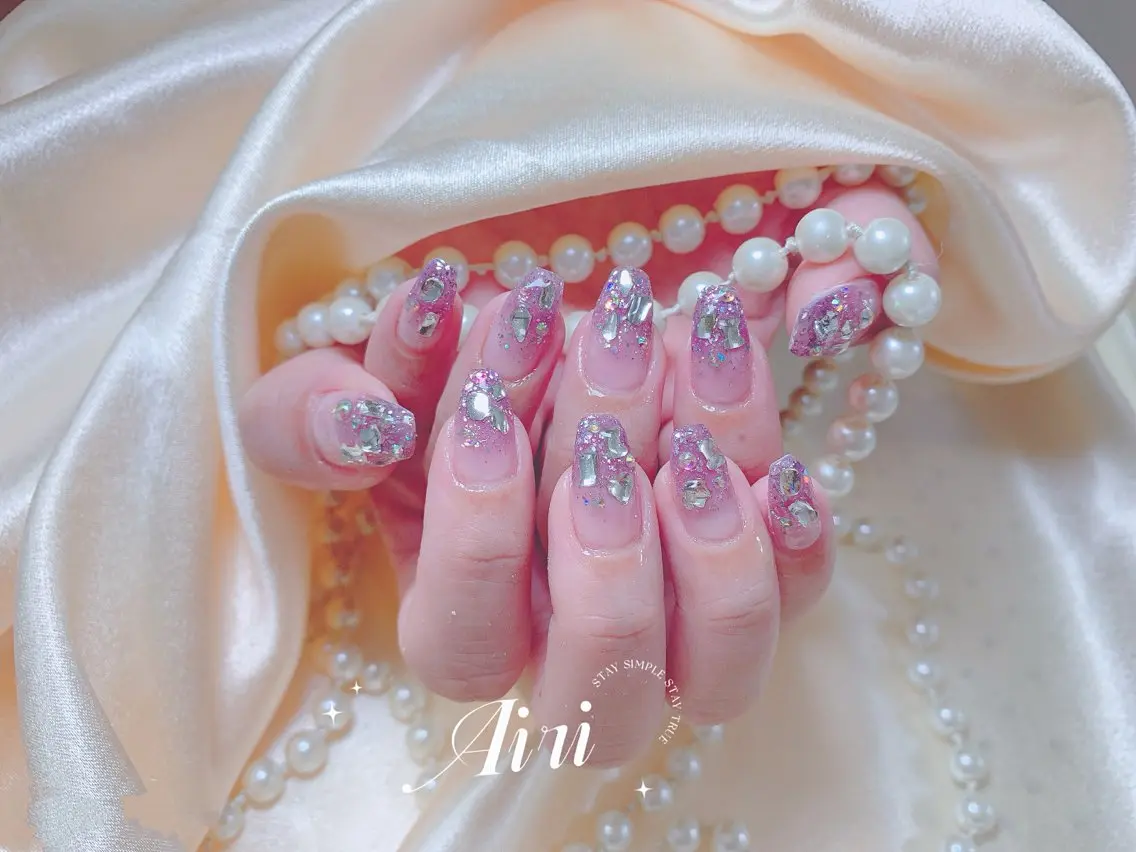 ネイル ハンドネイル ネイルサロンAiri 長さ出し·シンプルのネイルデザイン