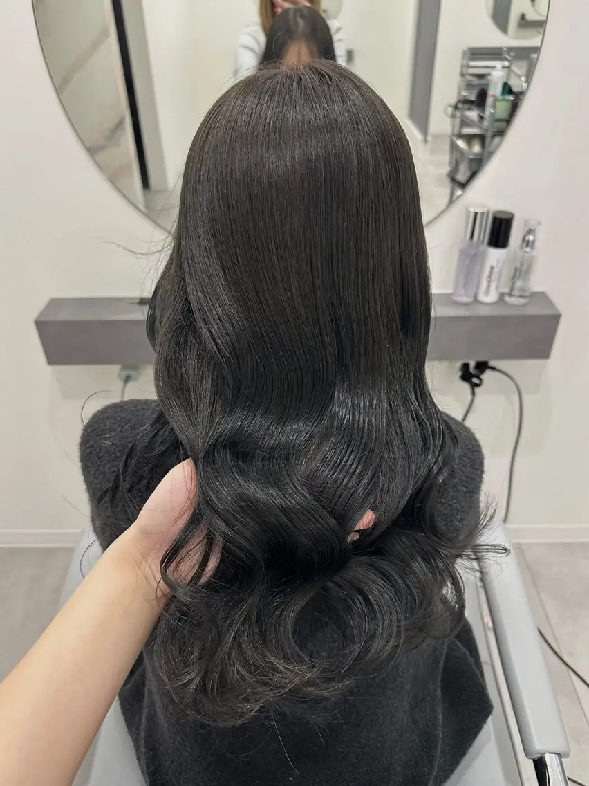 ロング ヘアカラー YOSHINO AIKOのヘアスタイル