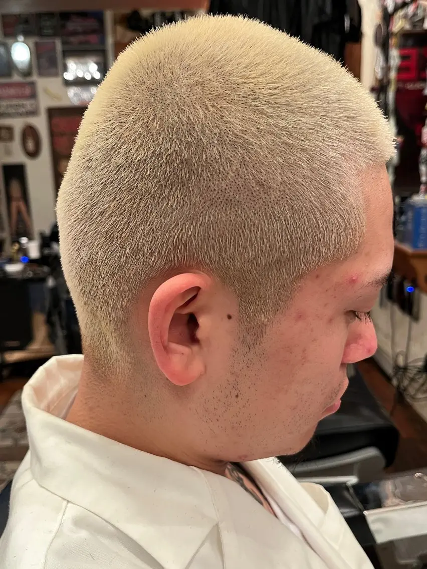 カラー ブリーチ ヘアカラー 加賀谷 英多のヘアスタイル