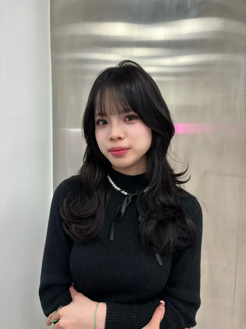 セミロング カラー 抜け感レイヤー︴ ニュアンスカラーのヘアスタイル