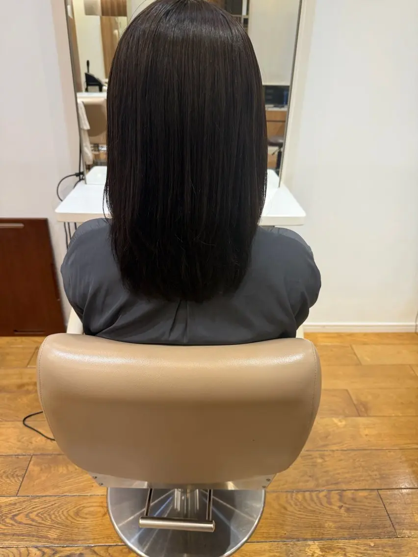 カラー アッシュ 岡本 実來のヘアスタイル
