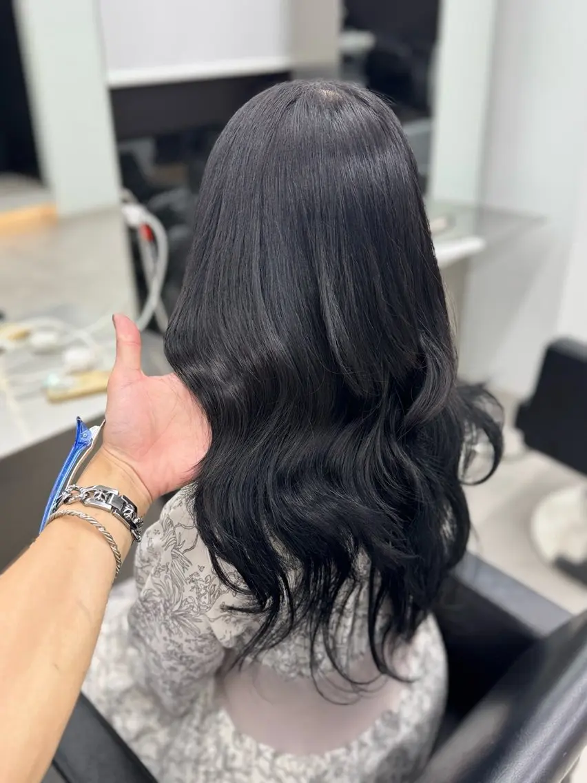 ロング カラー 黒髪 ブリーチ ブルーカラー ブルーブラック ブリーチなしカラー ヘアカラー エクステ 韓国ヘア/ベージュ /KENTAのヘアスタイル