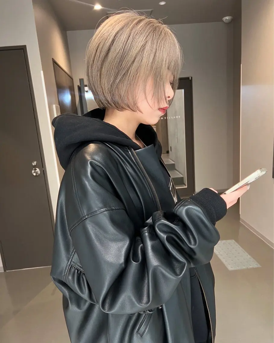 ショート 色落ちまで可愛い🧚 心斎橋hikaruのヘアスタイル