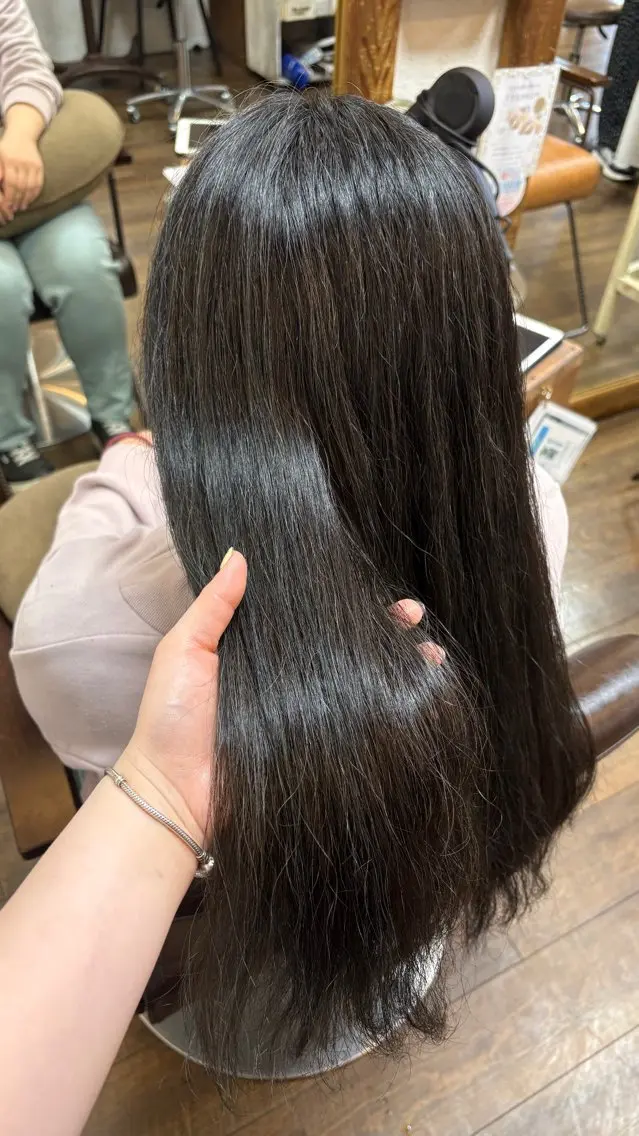 ロング カラー ブラウンカラー オリーブブラウン 元山 透明感艶カラー 🌻レイヤーカットのヘアスタイル