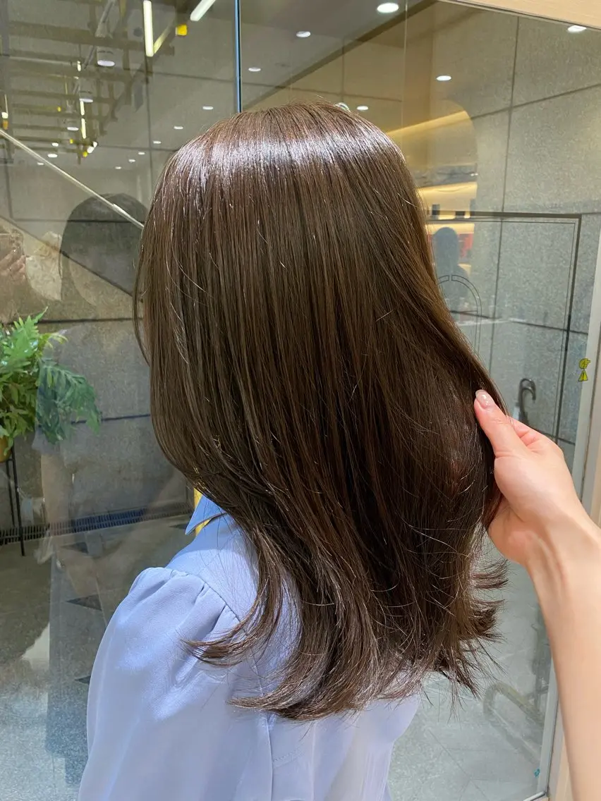 ミディアム カラー ベージュカラー オリーブベージュ ヘアカラー hina☺︎ 髪質改善/ストレートのヘアスタイル